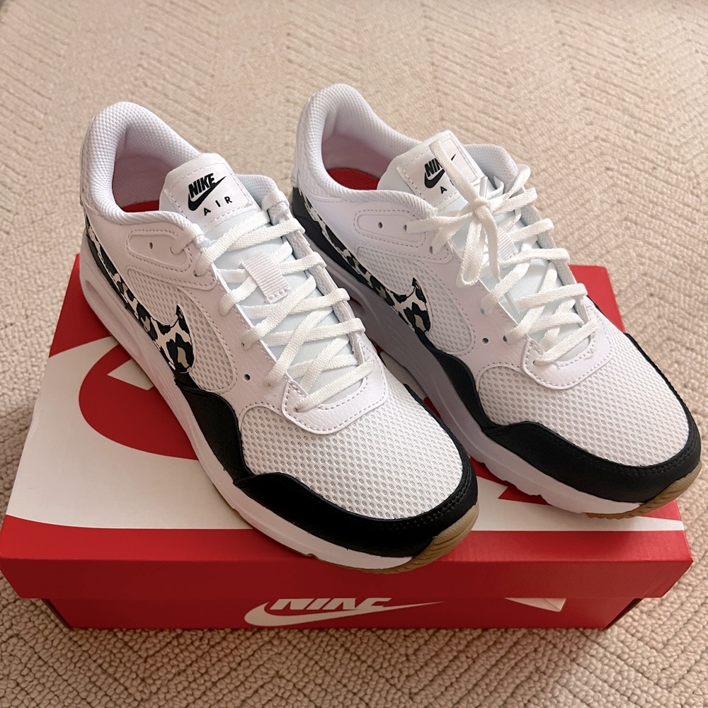 NWT Women’s Nike Air Max SC in White/Black/Leopard Size 8.5